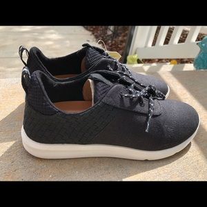 BRAND NEW black basket weave TOMS-size 8